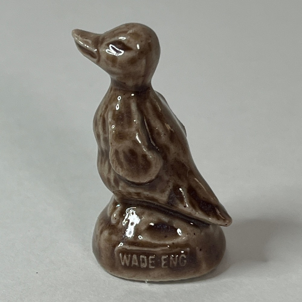 Wade Whimsies Duck Figurine Brown Porcelain Miniature Red Rose Tea England‎
